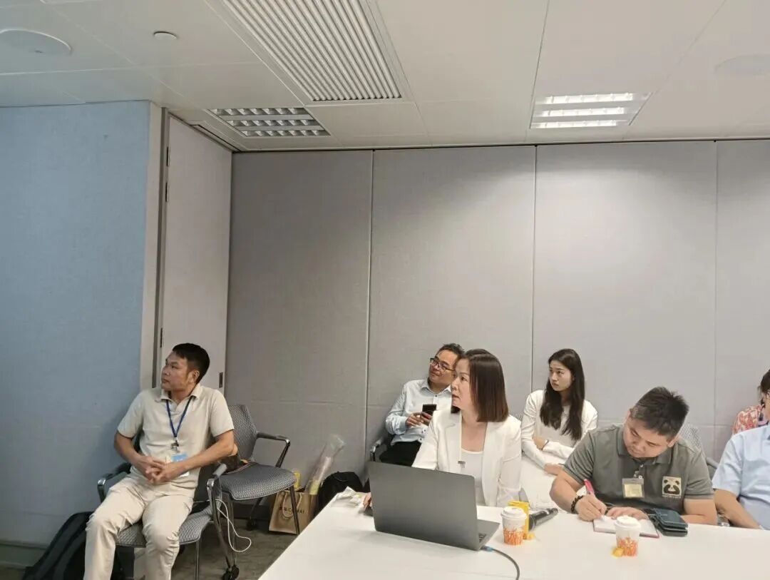 赴港考察 (2) 赴港考察 (2)